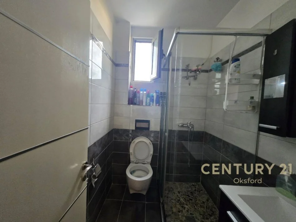 Tirane, shitet apartament 2+1+Ballkon Kati 10, 72 m² 