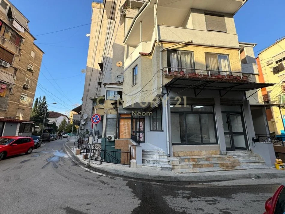 Tirane, jepet me qera ambjent biznesi Kati 0, 31 m² 450 € (Neom126850)