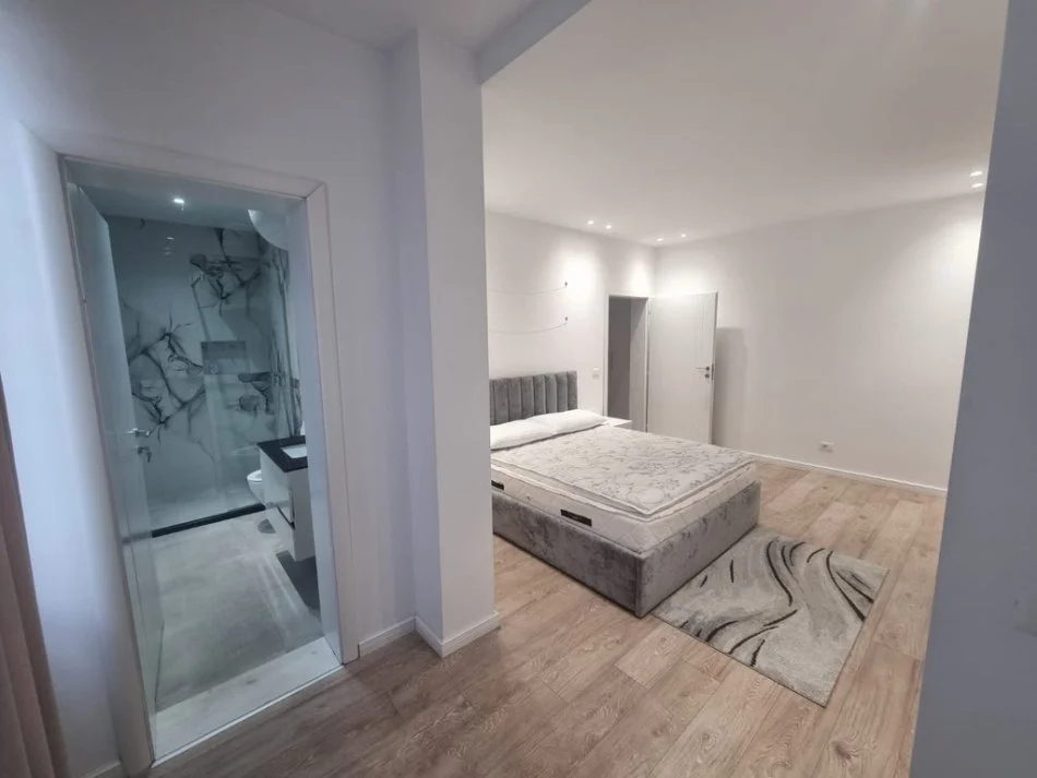 Tirane, jepet me qera apartament 2+1+Ballkon Kati 3, 140 m² 650 € (Select126864)