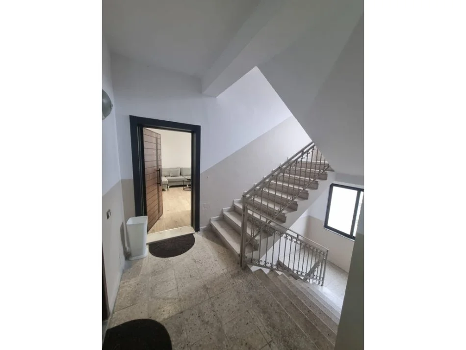 Tirane, jepet me qera apartament 2+1+Ballkon Kati 3, 140 m² 650 € (Select126864)