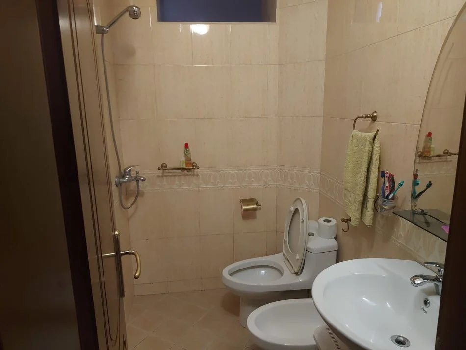 Tirane, jepet me qera apartament 2+1 Kati 2, 120 m² 55.000 € (Ish Tregu Elektrik)