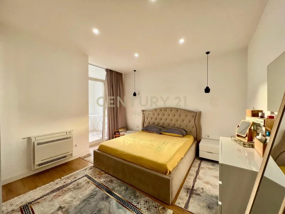 Tirane, jepet me qera apartament duplex 2+1+Aneks+Ballkon Kati 1, 140 m² 1.100 € 