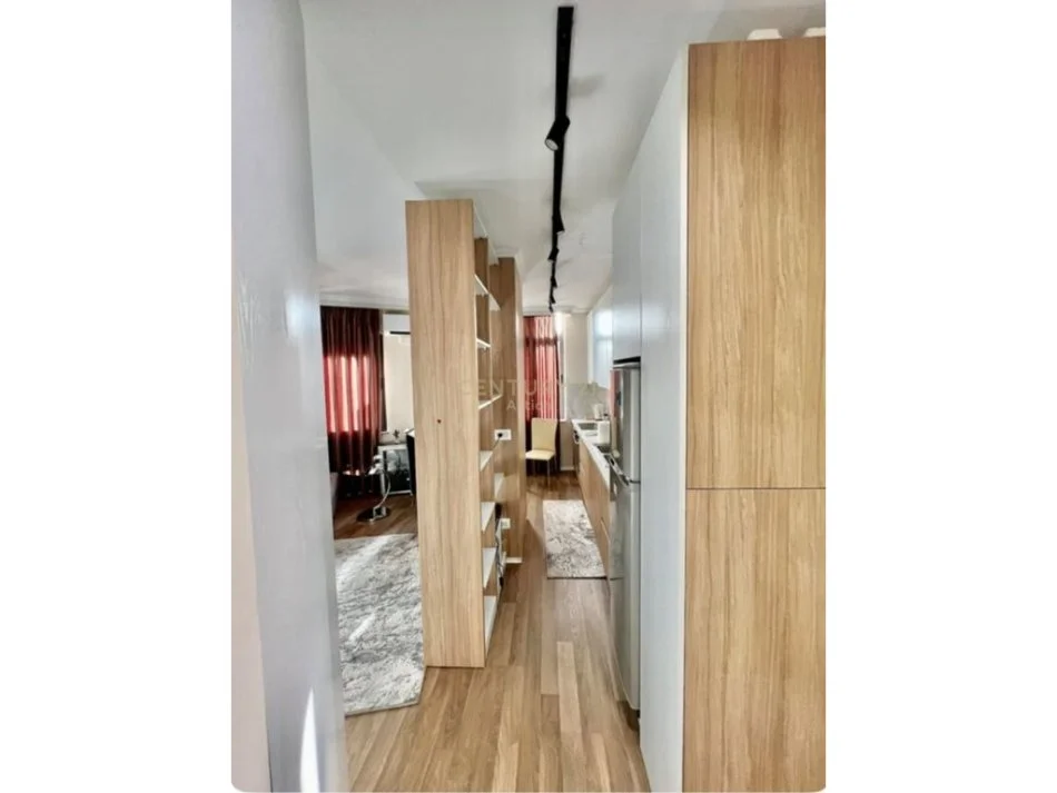 Tirane, jepet me qera apartament 1+1 Kati 4, 40 m² 550 € (pazari i ri)