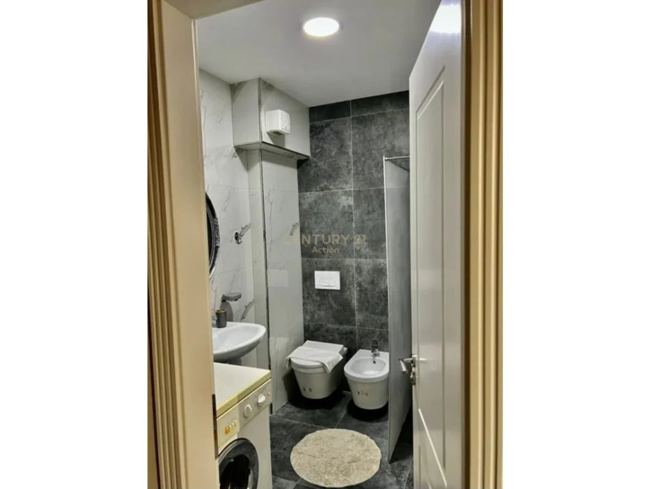Tirane, jepet me qera apartament 1+1 Kati 4, 40 m² 550 € (Pazari i ri)