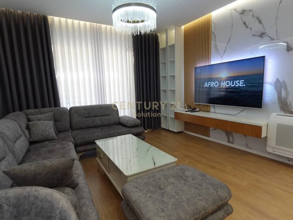 Tirane, jepet me qera apartament 2+1+Ballkon Kati 3, 105 m² 1.250 € (Sol126944)