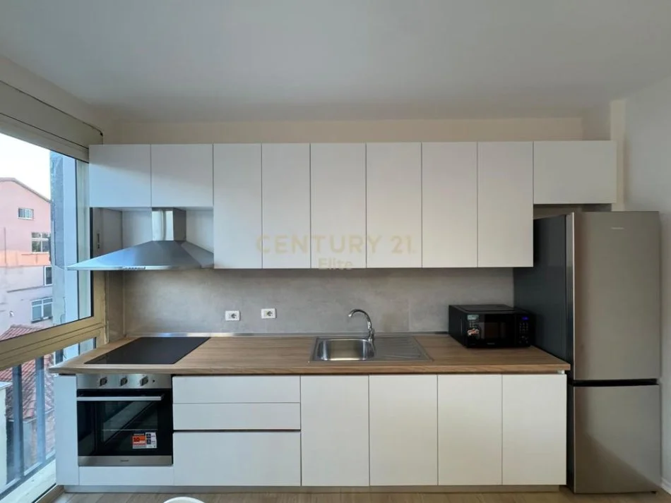 Tirane, jepet me qera apartament 1+1 Kati 5, 75 m² 750 € (Rruga e Kavajes)