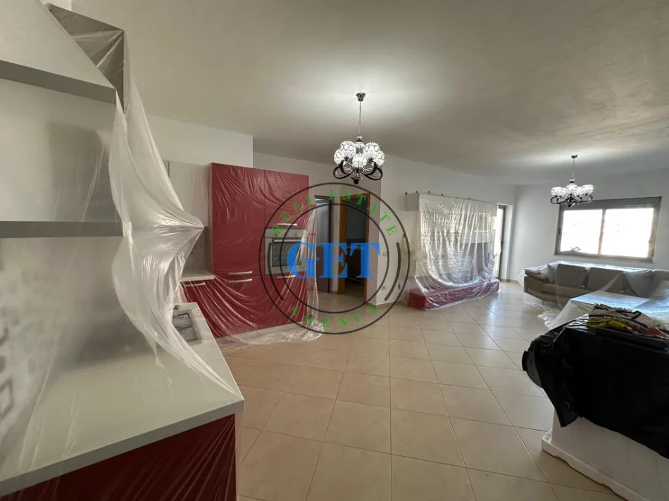 Durres, shitet apartament 1+1 Kati 8, 80 m² 100.000 € (Stacioni i Trenit)