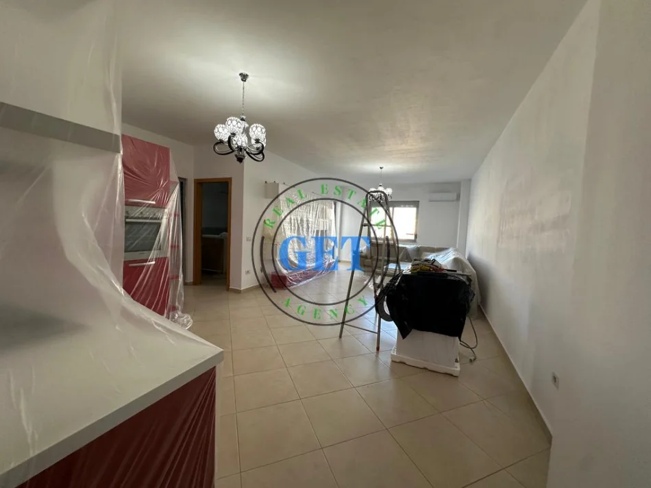 Durres, shitet apartament 1+1 Kati 8, 80 m² 100.000 € (Stacioni i Trenit)