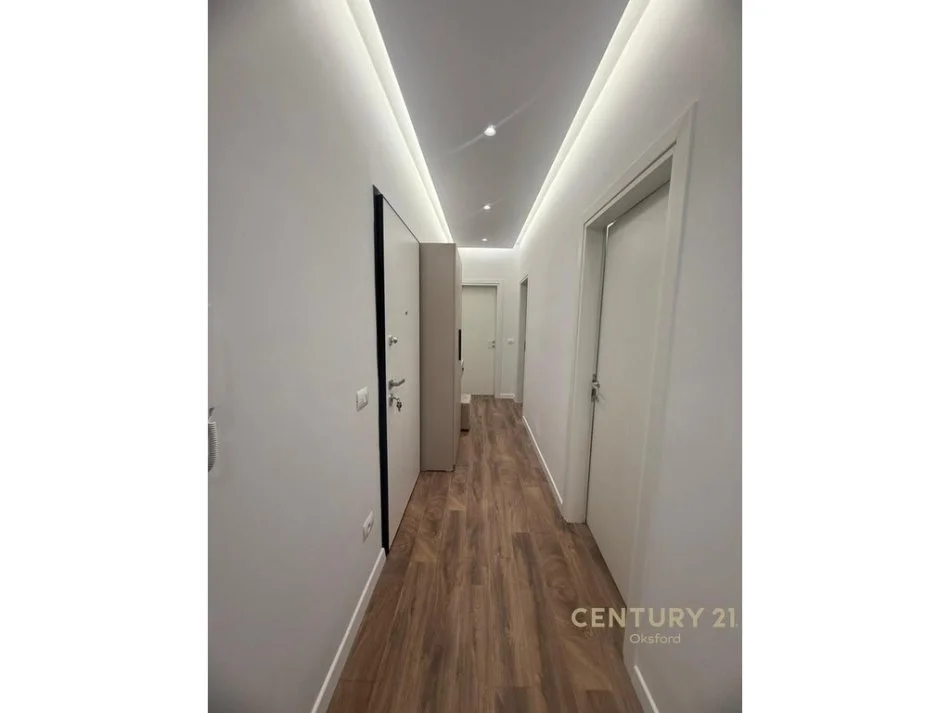 Tirane, jepet me qera 1+1 Kati 7, 60 m² 850 €