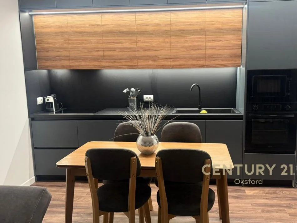 Tirane, jepet me qera apartament 2+1+Ballkon Kati 4, 93 m² 750 € (jordan misja)