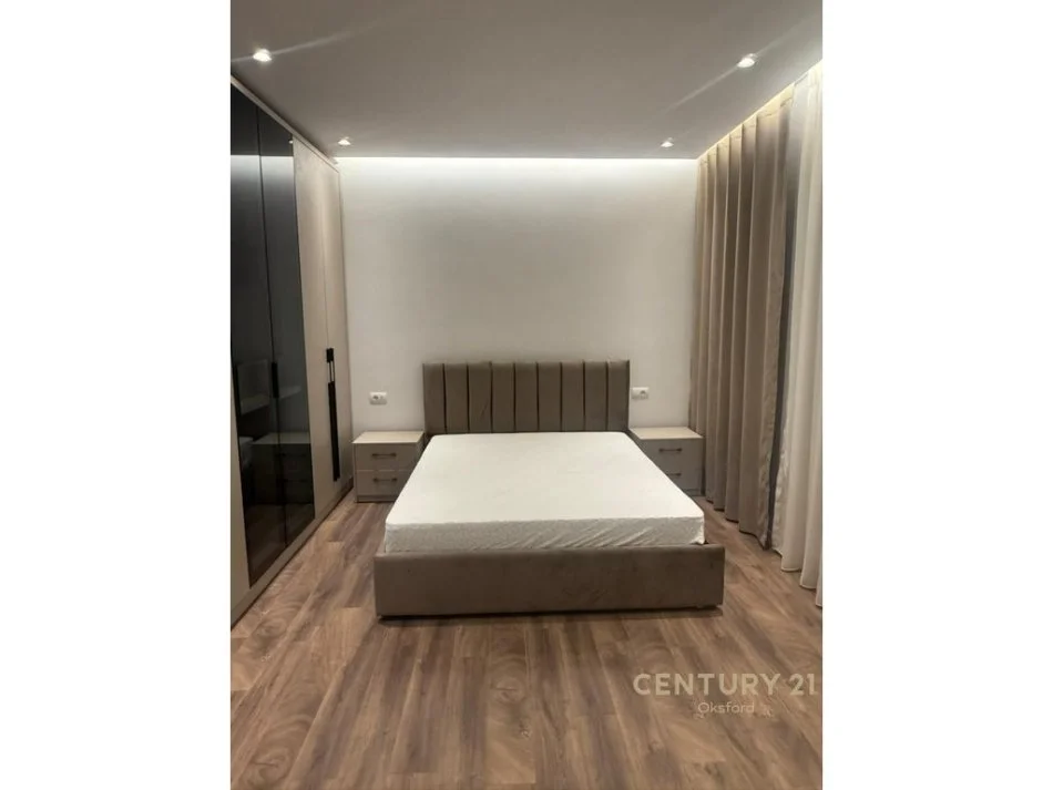 Tirane, jepet me qera apartament 2+1+Ballkon Kati 4, 93 m² 750 € (jordan misja)