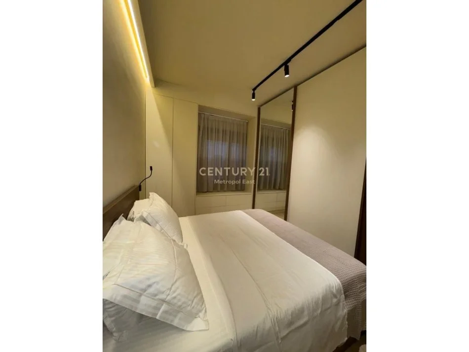 Tirane, jepet me qera apartament 2+1+Ballkon Kati 4, 93 m² 750 € (jordan misja)