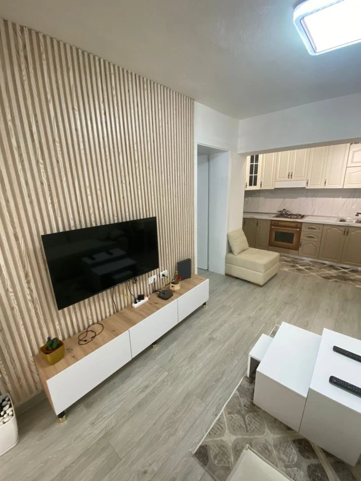 Tirane, jepet me qera apartament 1+1 Kati 0, 60 m² 550 € (Zogu i Zi)