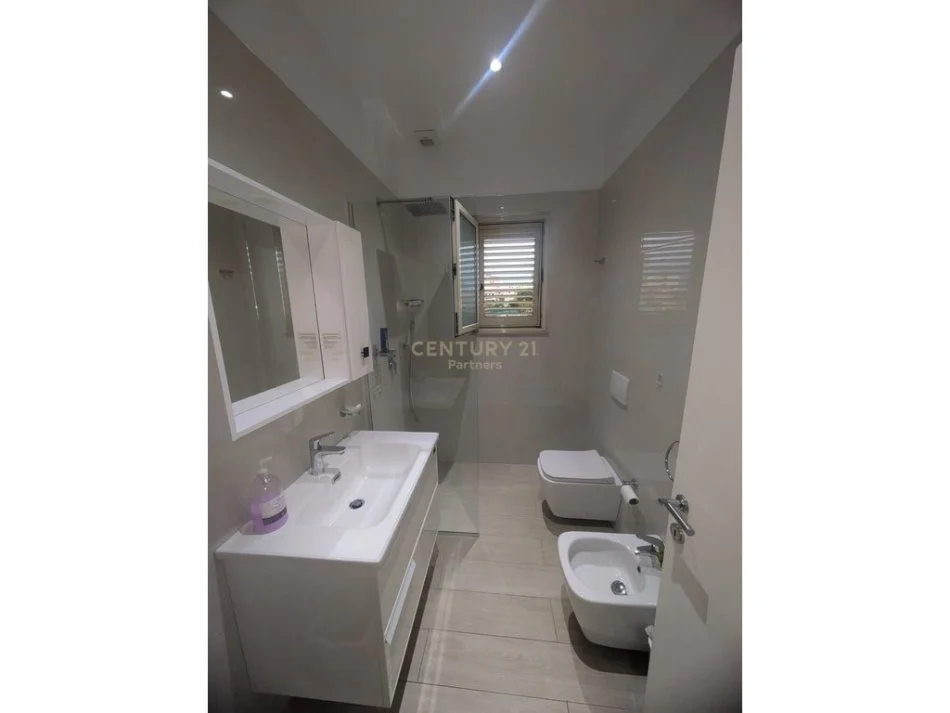 Tirane, jepet me qera apartament Kati 2, 90 m² 650 € (21-Dhjetori)