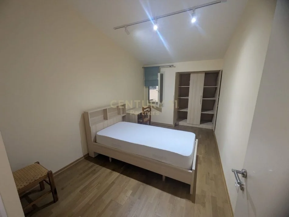 Tirane, jepet me qera apartament Kati 2, 90 m² 650 € (21-Dhjetori)