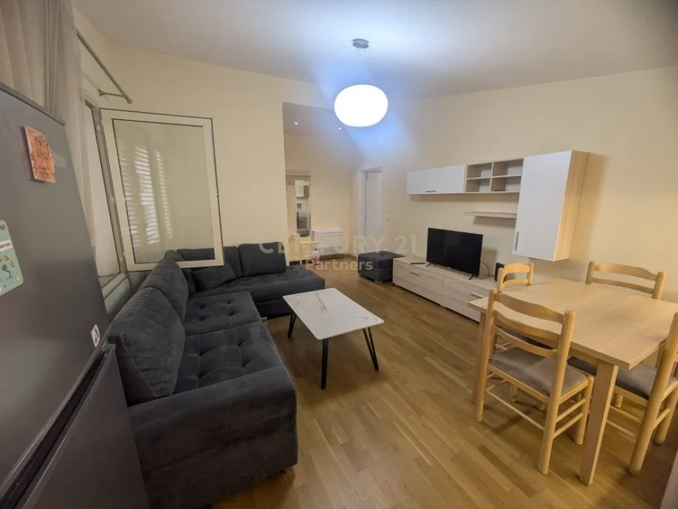 Tirane, jepet me qera apartament Kati 2, 90 m² 650 € (21-Dhjetori)
