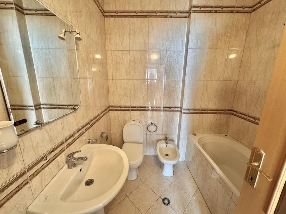 Tirane, jepet me qera apartament 2+1 Kati 7, 104 m² 850 € (blloku)