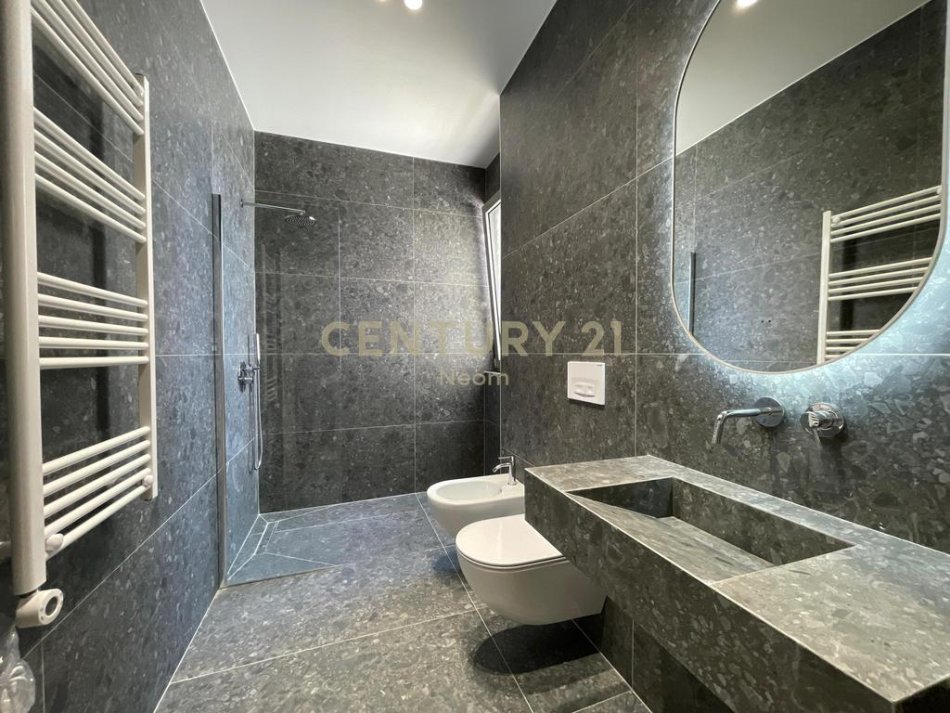 Tirane, jepet me qera apartament 1+1+Aneks+Ballkon Kati 3, 77 m² 1.250 € (Neom127093)