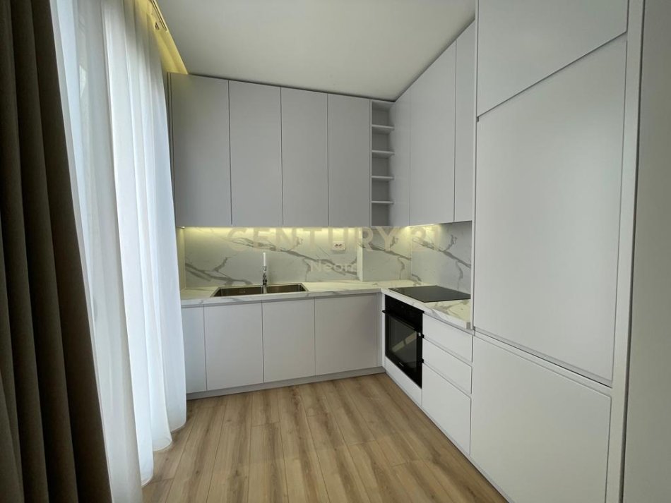 Tirane, jepet me qera apartament 1+1+Aneks+Ballkon Kati 3, 77 m² 1.250 € (Neom127093)