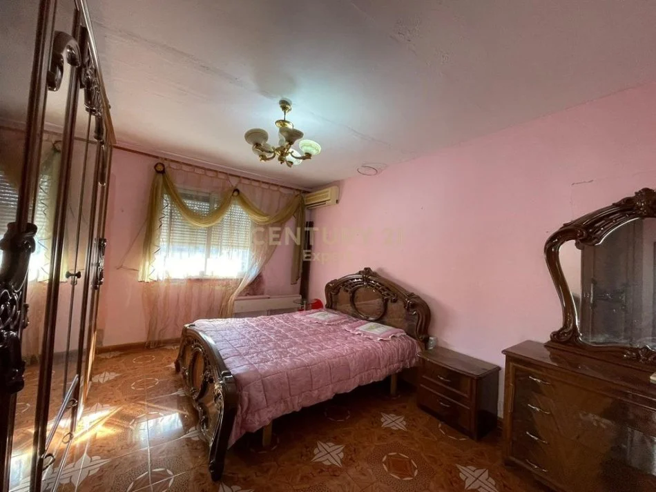 Tirane, shitet apartament 2+1+Ballkon Kati 5, 60 m² 100.000 € (laprake prane kmy)