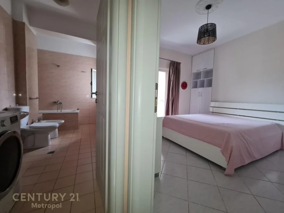 Tirane, jepet me qera apartament Kati 8, 71 m² 650 € (Ish Blloku)