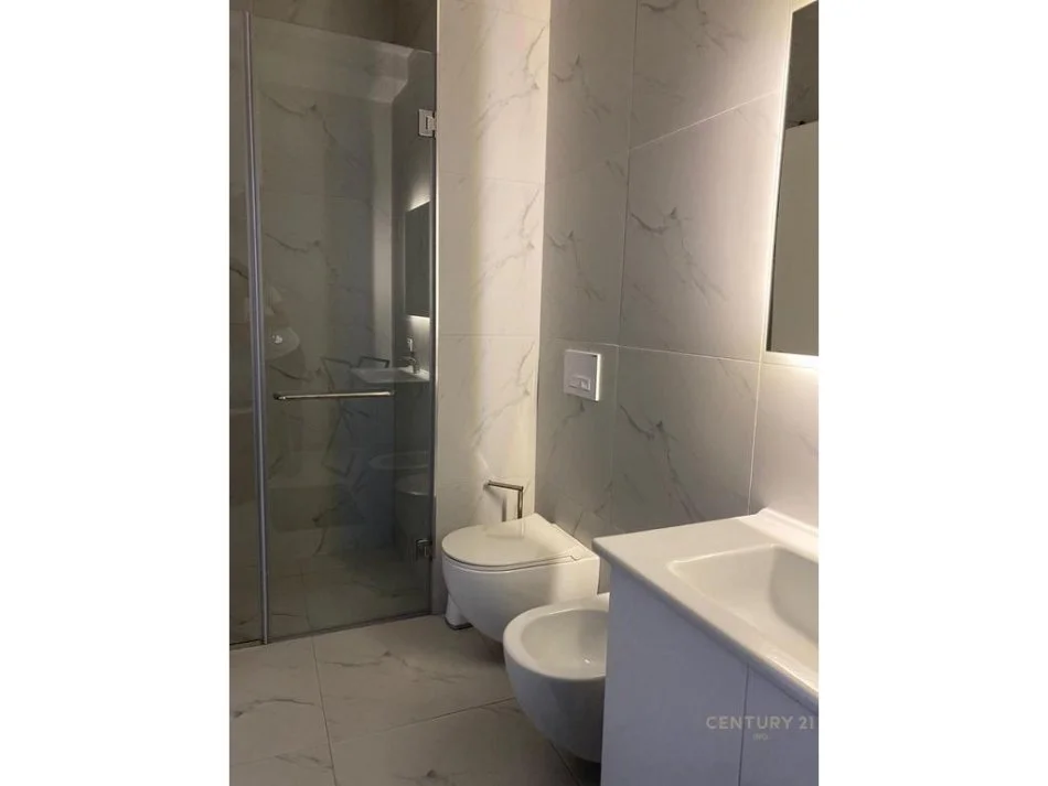 Tirane, jepet me qera apartament 1+1 Kati 6, 66 m² 600 € (21 Dhjetori)