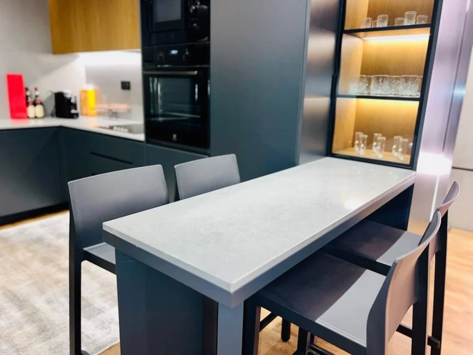 Tirane, shitet apartament 2+1+Ballkon , 105 m² 247.000 € (Pallati me shigjeta)