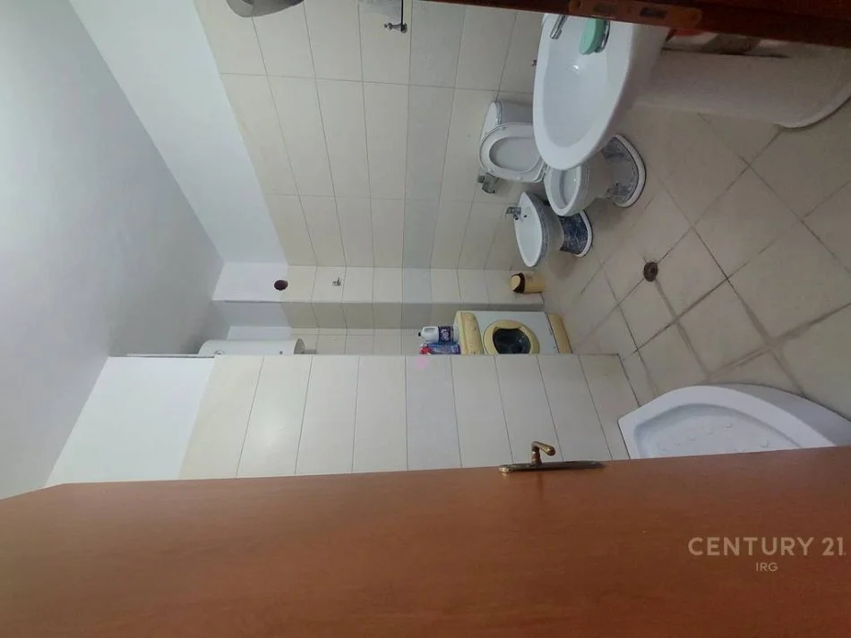 Tirane, jepet me qera apartament 1+1 Kati 3, 85 m² 400 € (prane bar artistit)