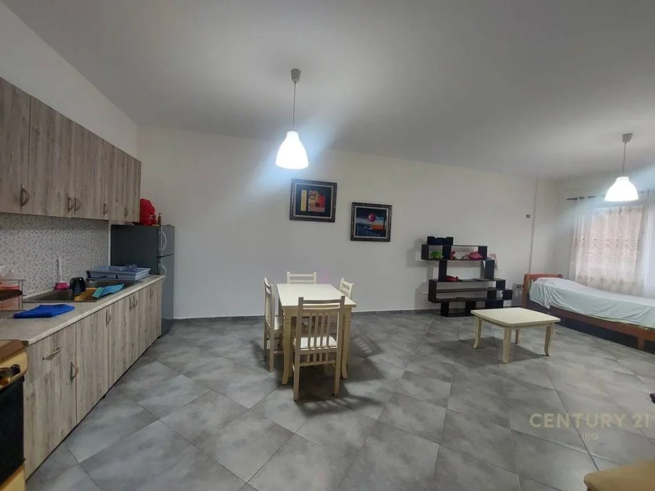 Tirane, jepet me qera apartament 1+1 Kati 3, 85 m² 400 € (prane bar artistit)