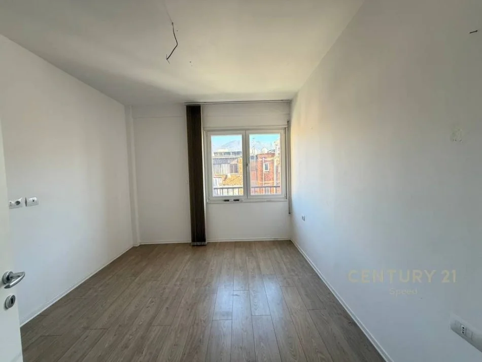 Tirane, shitet apartament 1+1 Kati 3, 60 m² 185.000 € (Pazari i Ri)