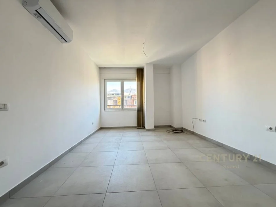 Tirane, shitet apartament 1+1 Kati 3, 60 m² 185.000 € (Pazari i Ri)