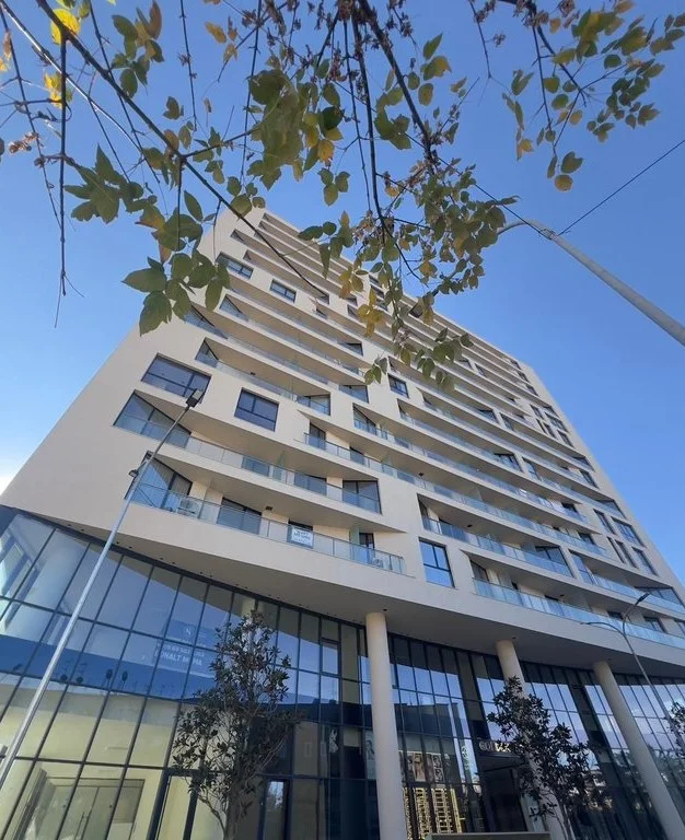 Tirane, jepet me qera ambjent biznesi Kati 4, 70 m² 650 € (Qender)