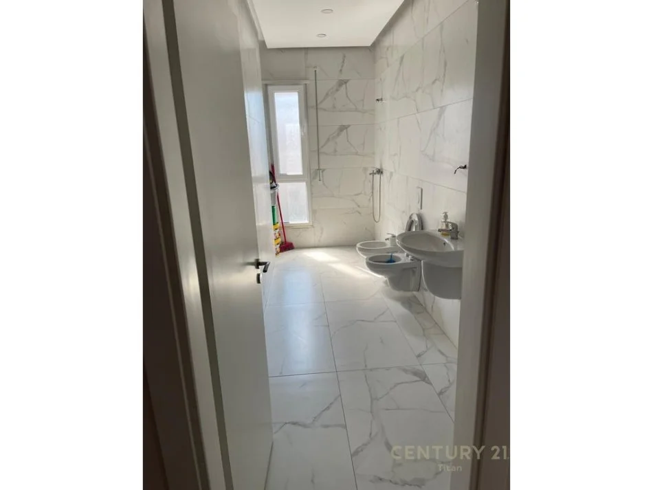 Shqiperi, shitet apartament 2+1+Ballkon Kati 6, 110 m² 120.000 € (shitet okazion qender kamez)