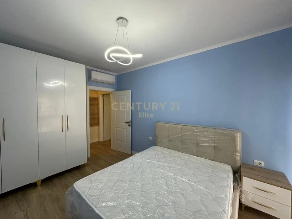 Tirane, jepet me qera apartament 2+1+Ballkon Kati 5, 97 m² 650 € (Rruga Qemal Stafa)