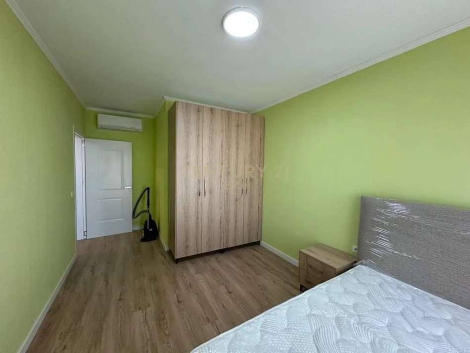 Tirane, jepet me qera apartament 2+1+Ballkon Kati 5, 97 m² 650 € (Rruga Qemal Stafa)