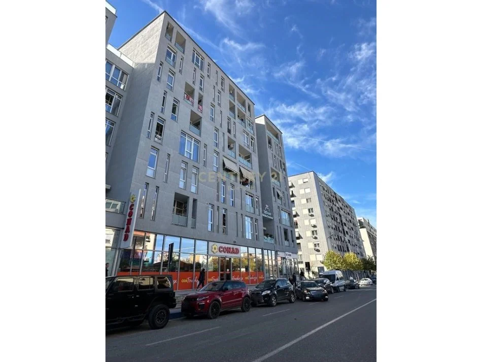 Tirane, jepet me qera zyre Kati 1, 147 m² 1.800 € (Komuna e Parisit)