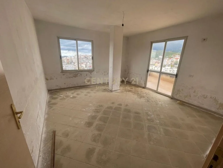 Tirane, shitet apartament 2+1+Ballkon Kati 6, 175 m² 150.000 € (Rruga Sotir Caci)