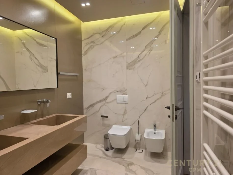 Tirane, shitet apartament 2+1 Kati 0, 196 m² (Rruga Grori)