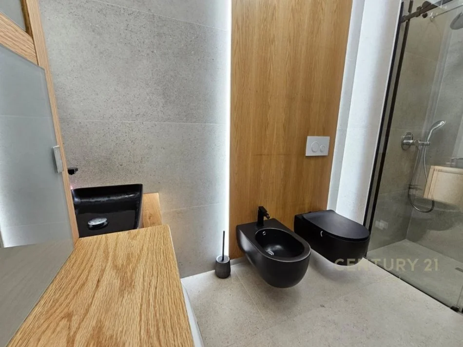 Tirane, jepet me qera apartament 2+1+Ballkon Kati 2, 103 m² 1.350 € (Quartum Residence)