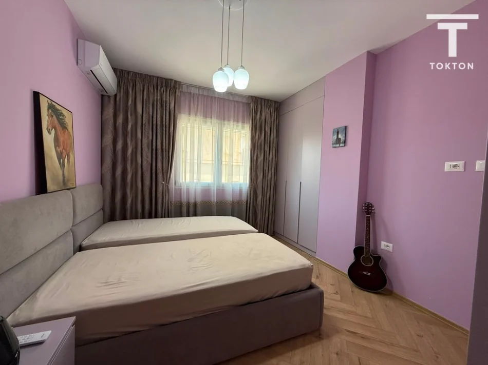 Tirane, shitet apartament 1+1+Ballkon Kati 2, 74 m² 240.000 € (Rruga Qemal Stafa)