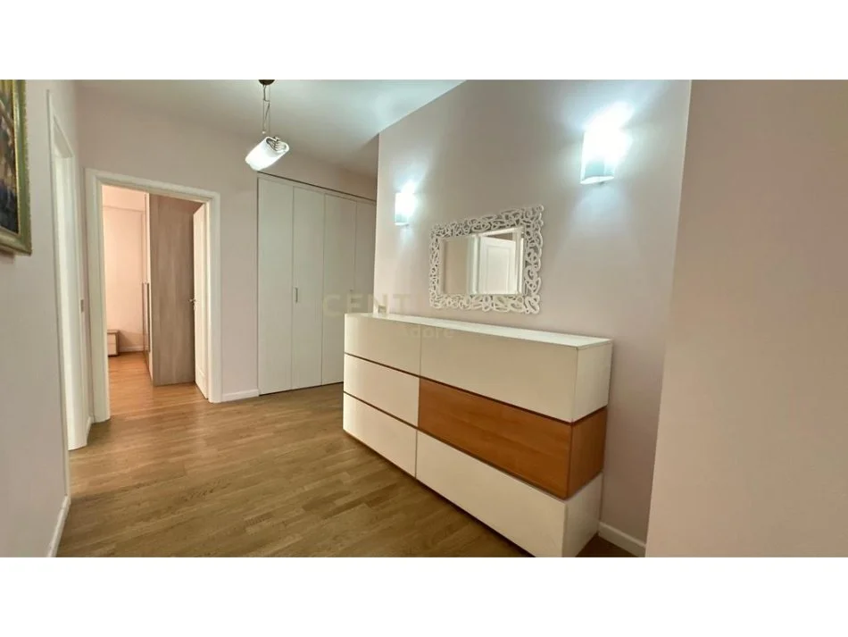 Tirane, jepet me qera apartament 2+1 Kati 2, 128 m² 