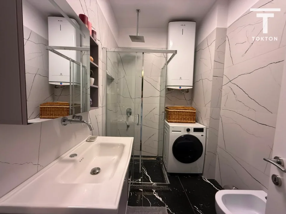 Tirane, shitet apartament 1+1+Ballkon Kati 2, 74 m² 240.000 € (Rruga Qemal Stafa)