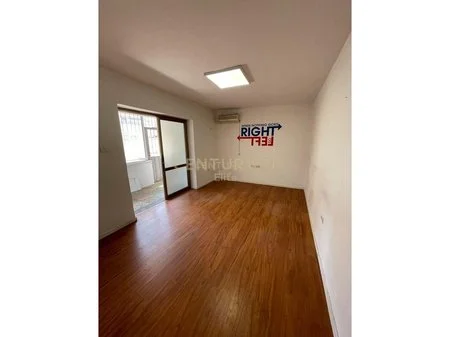 Tirane, jepet me qera apartament 3+1+Ballkon Kati 1, 96 m² 1.000 € (Myslym Shyri)