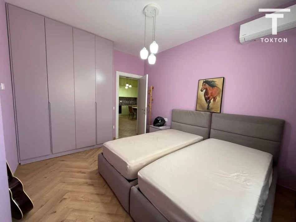 Tirane, shitet apartament 1+1+Ballkon Kati 2, 74 m² 240.000 € (Rruga Qemal Stafa)
