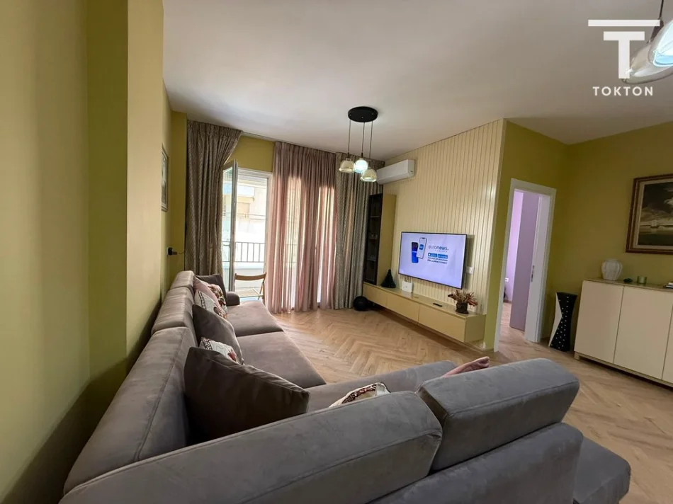Tirane, shitet apartament 1+1+Ballkon Kati 2, 74 m² 240.000 € (Rruga Qemal Stafa)