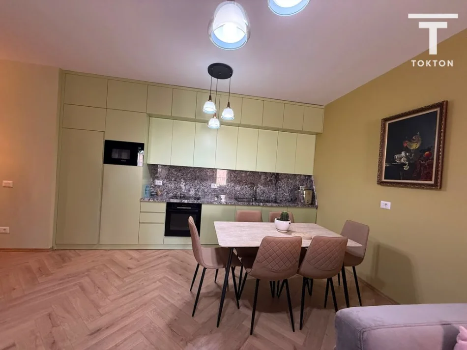 Tirane, shitet apartament 1+1+Ballkon Kati 2, 74 m² 240.000 € (Rruga Qemal Stafa)
