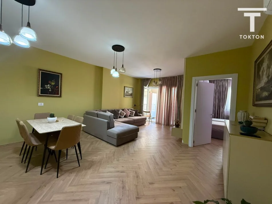 Tirane, shitet apartament 1+1+Ballkon Kati 2, 74 m² 240.000 € (Rruga Qemal Stafa)