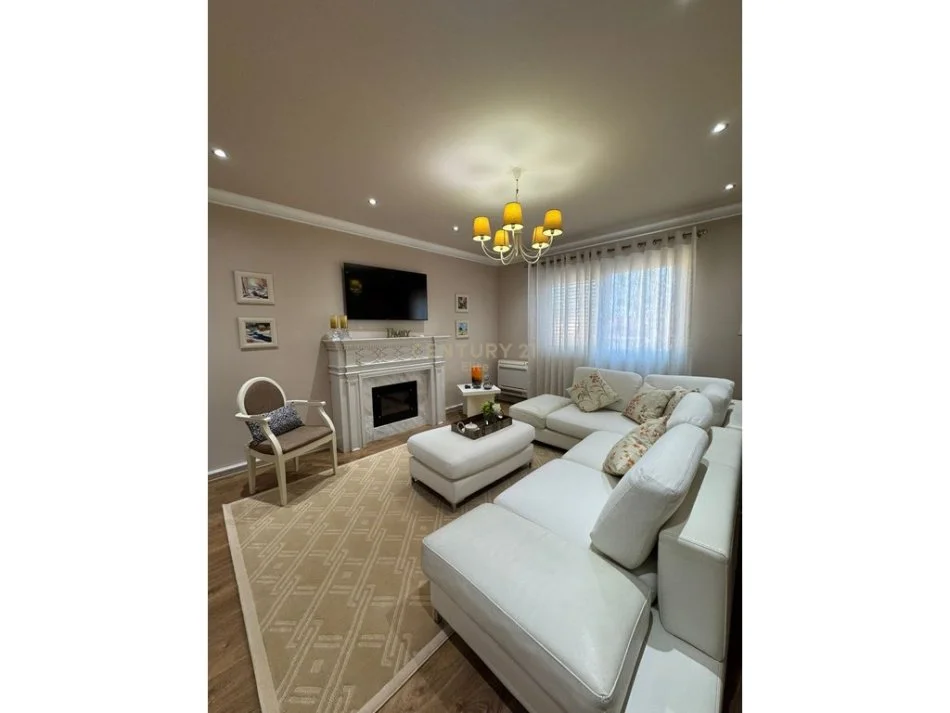 Tirane, jepet me qera apartament 2+1+Ballkon Kati 6, 109 m² 1.400 € (Bllok)