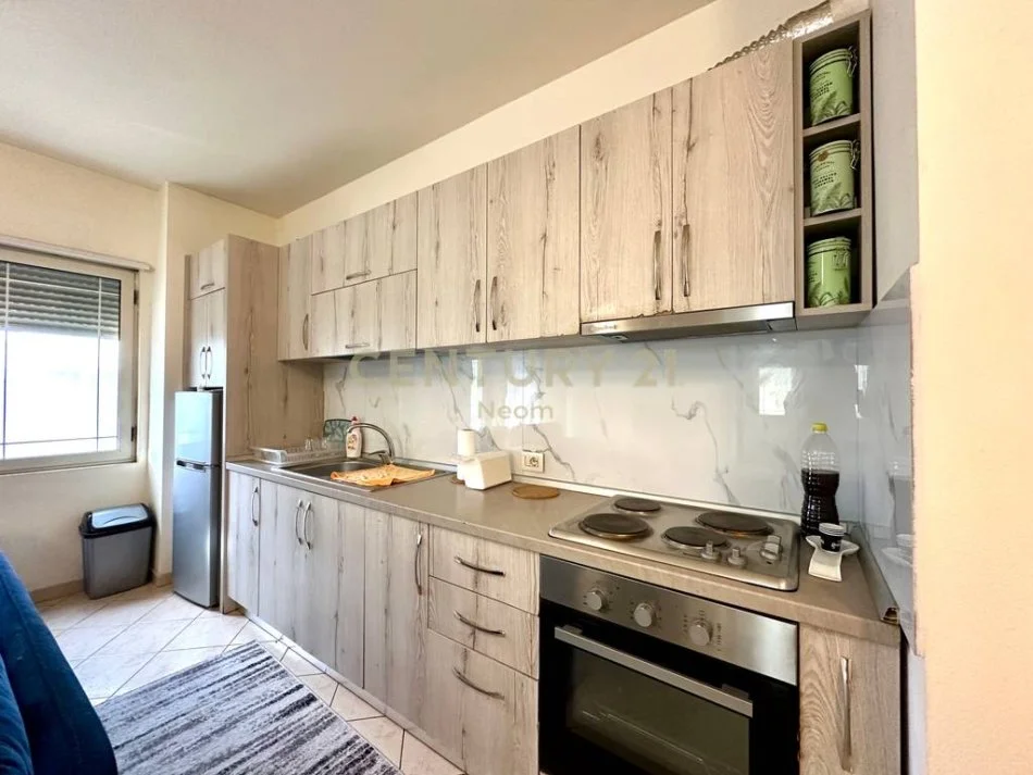 Tirane, jepet me qera apartament 2+1+Aneks+Ballkon Kati 4, 100 m² 600 € (Neom127369)