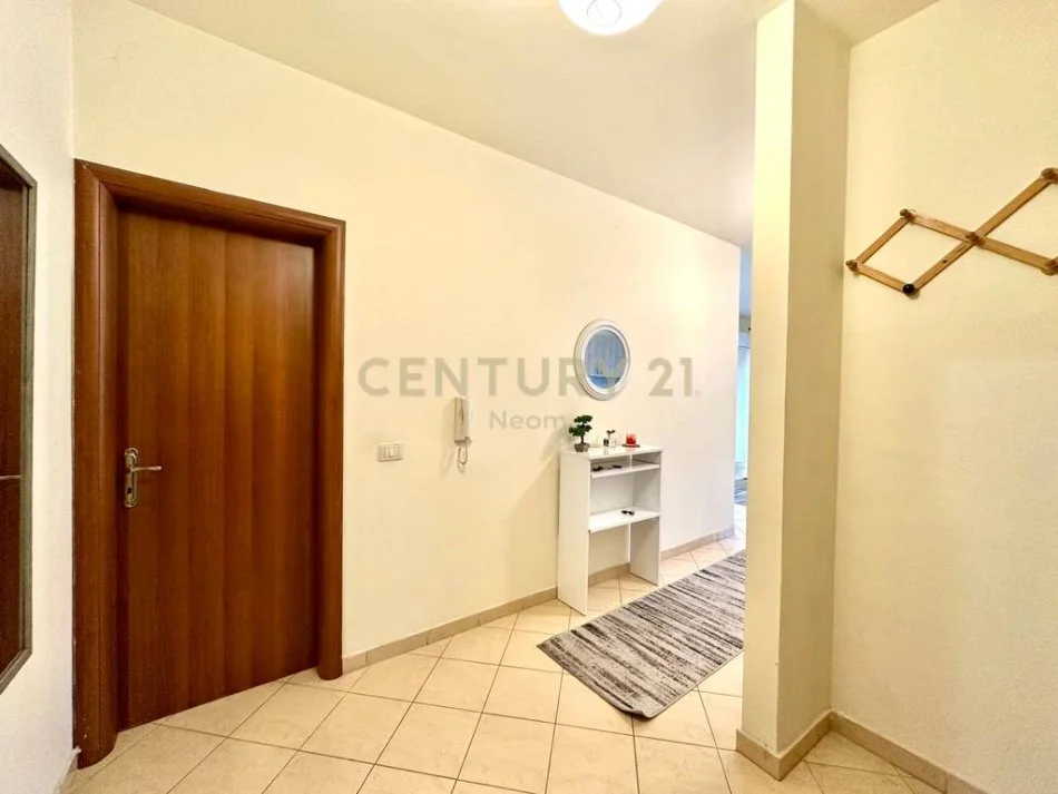 Tirane, jepet me qera apartament 2+1+Ballkon Kati 4, 100 m² 600 € (Eduart Mano)